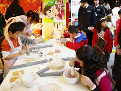 故宫晶华白花油市集2009h