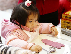 故宮晶華白花油市集2009g